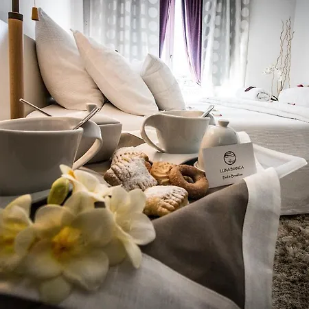 Bed & Breakfast Luna Bianca 3*